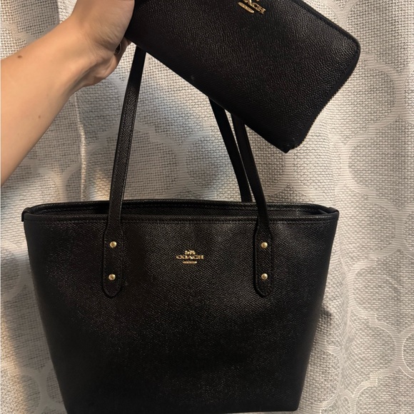 Coach Black Tote Bag and Wallet Set - Picture 1 of 5